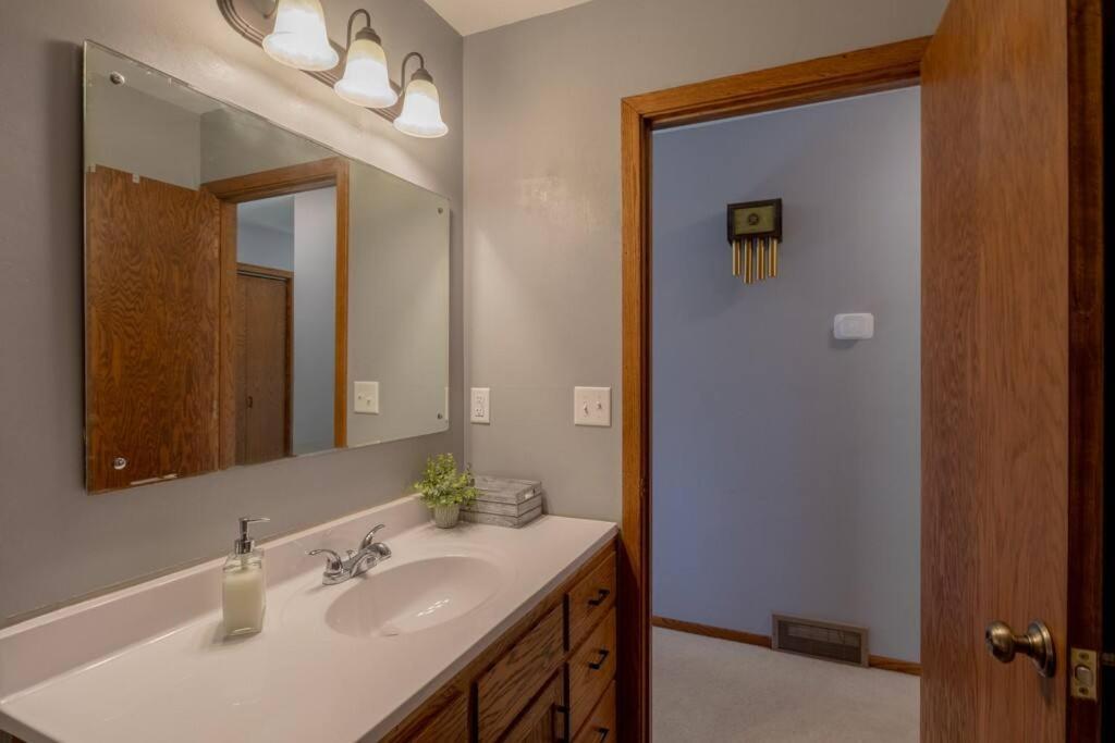 Family Home W/ 2 King, 2 Queen Beds + Game Room Bemidji Exterior photo